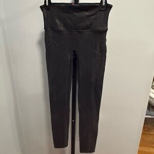 Spanx Faux Leather Snake Shine Pebbled Leggings, size Medium
